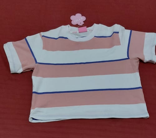 Customer photo review of Sugar Swirl Crop Tee