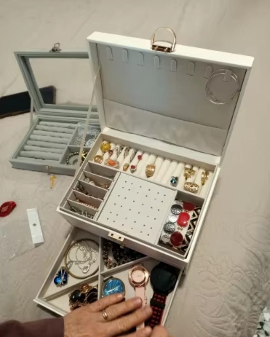 Customer photo review of Luxuriöse Mehrschichtige Schmuckbox – EleganceBox