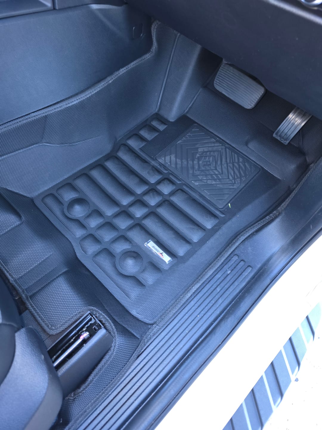Customer photo review of Sharkskin Custom-Fit Ford Ranger Next-Gen 2022–2024 All-Weather Floor Mats
