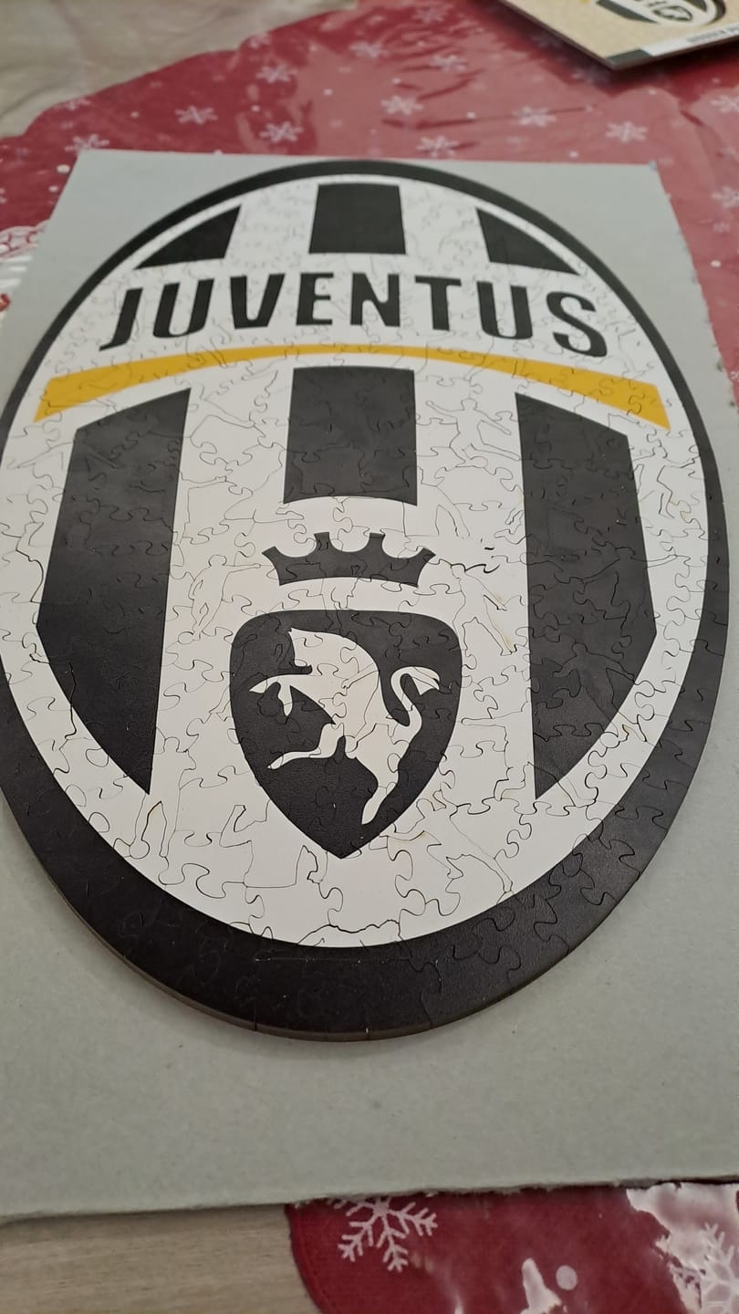Customer photo review of Retro Logo Juventus® - Puzzle di Legno