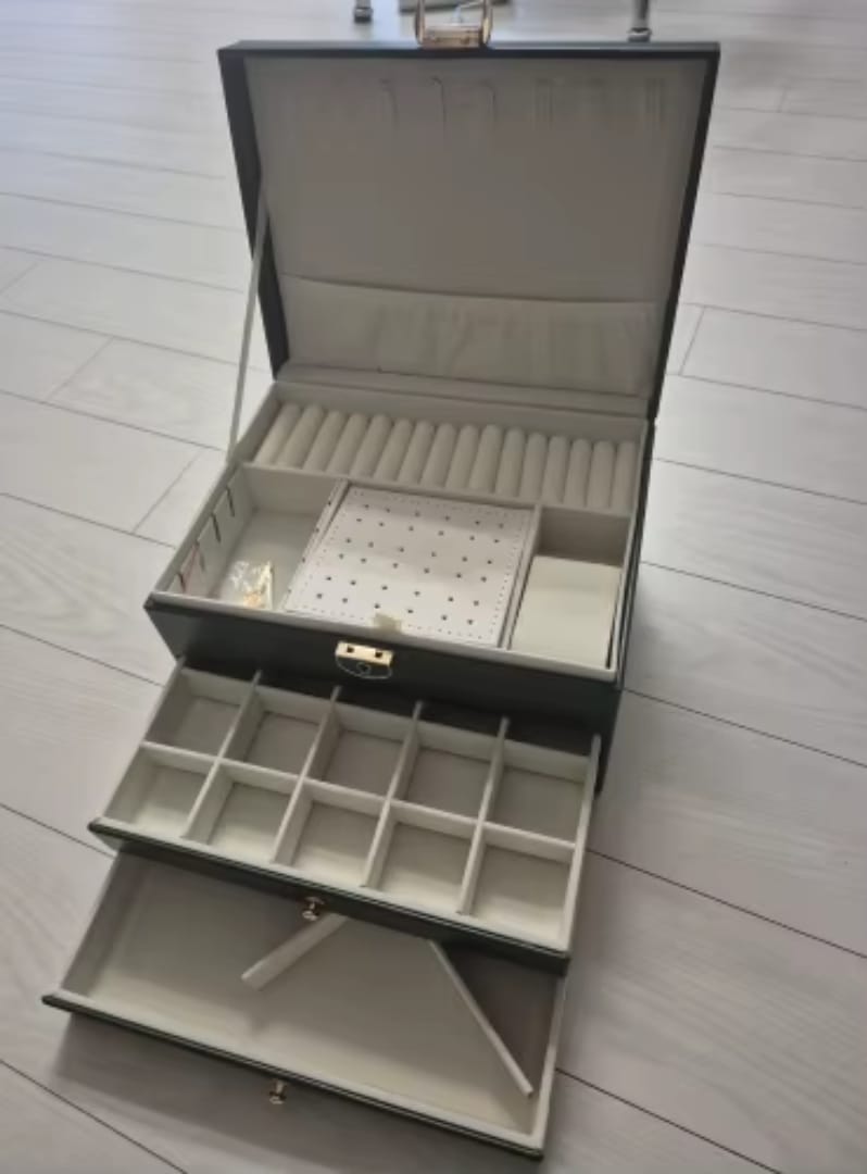 Customer photo review of Luxuriöse Mehrschichtige Schmuckbox – EleganceBox