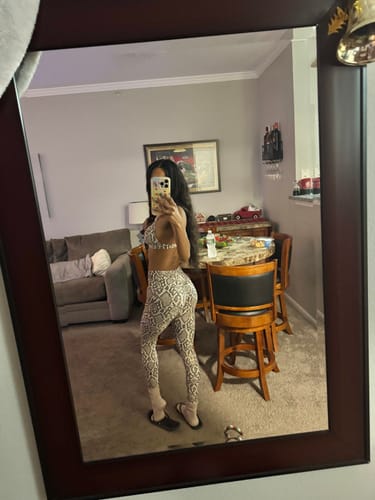 Customer photo review of Python V-Cut Scrunch Legging