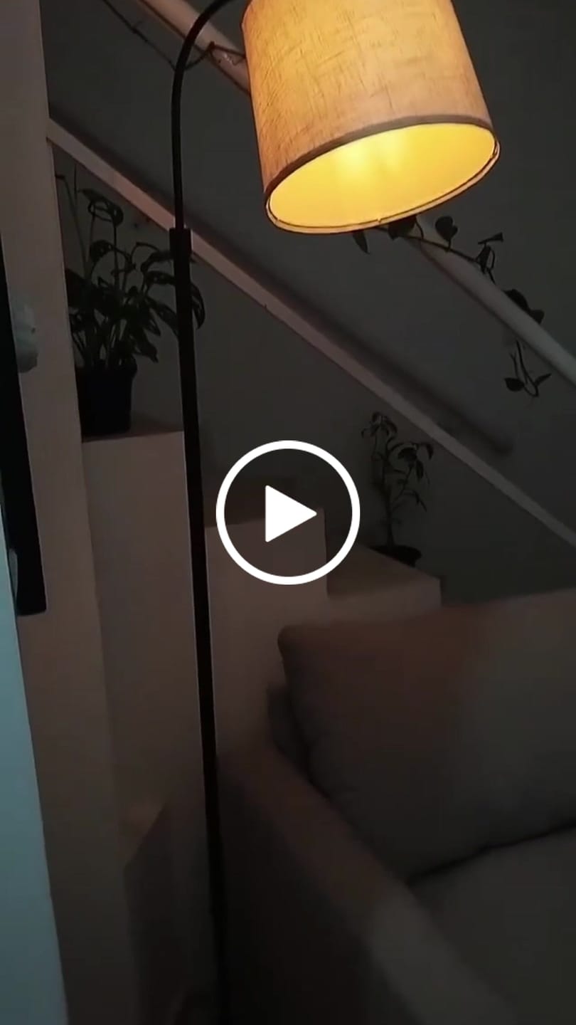 Customer video review of Luminária de Chão Dimerizável com 3 Níveis de Iluminação