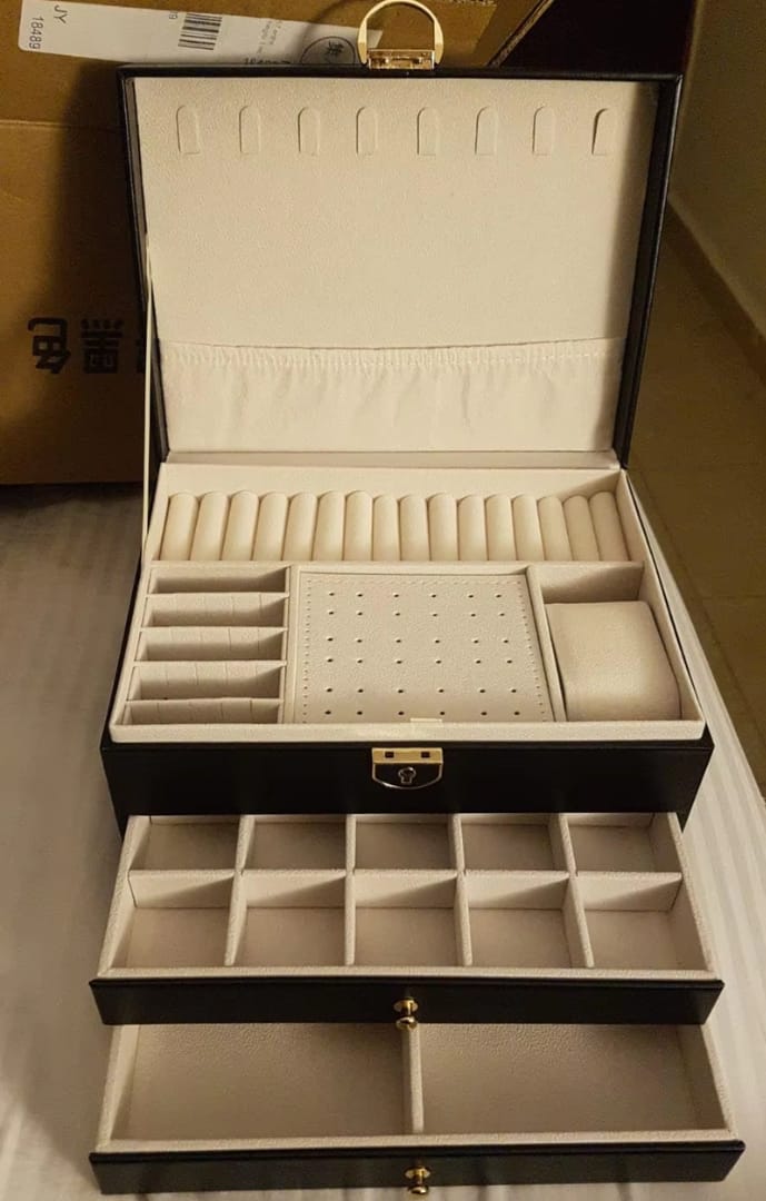 Customer photo review of Luxuriöse Mehrschichtige Schmuckbox – EleganceBox