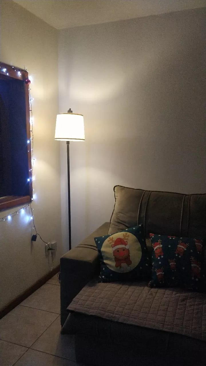 Customer photo review of Luminária de Chão Dimerizável com 3 Níveis de Iluminação