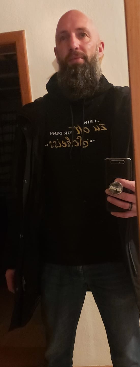 Customer photo review of I bin zu olt für denn Scheiss - Unisex Hoodie Bio