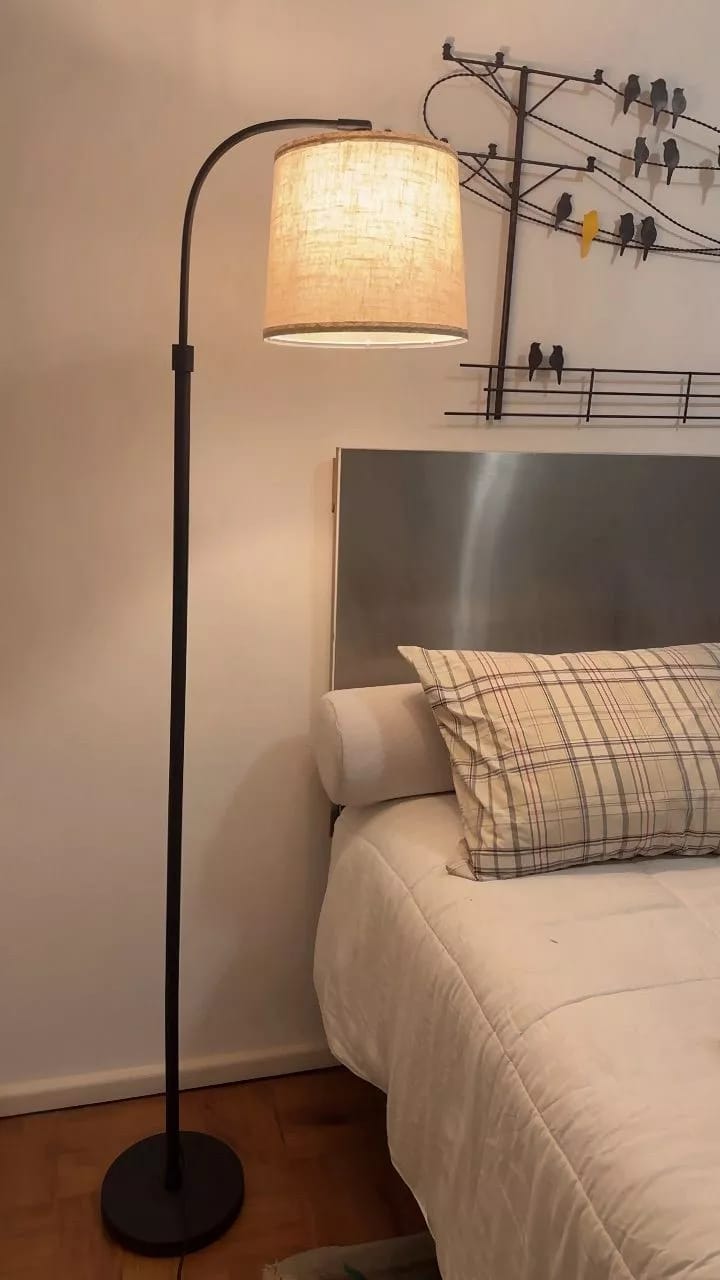 Customer photo review of Luminária de Chão Dimerizável com 3 Níveis de Iluminação