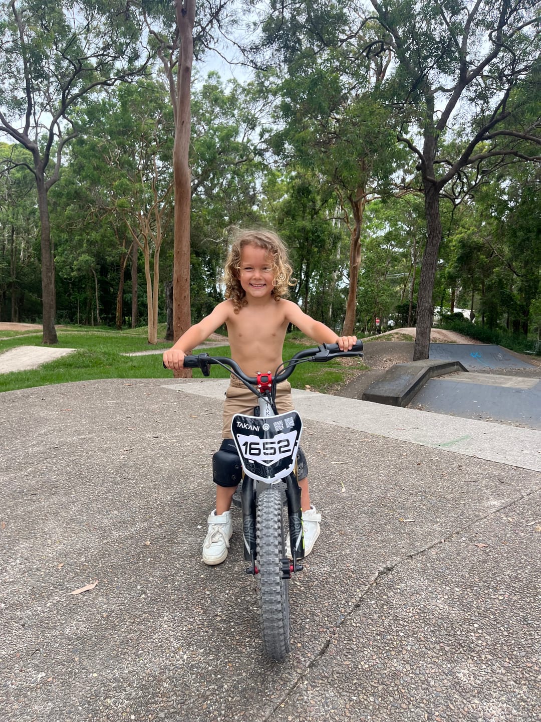 Customer photo review of 350W TAKANI  Electric Balance Bike 16'' - TK1652-RS Pearl Grey