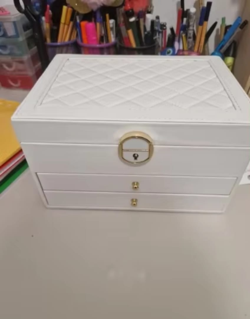 Customer photo review of Luxuriöse Mehrschichtige Schmuckbox – EleganceBox