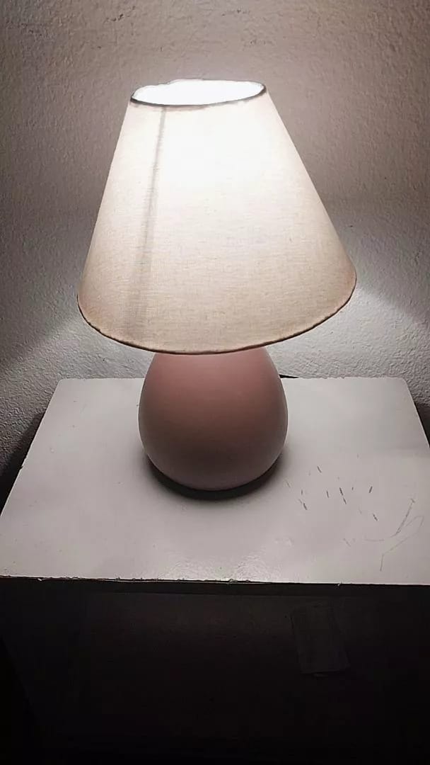Customer photo review of Abajur de Mesa em Cerâmica com Cúpula de Linho