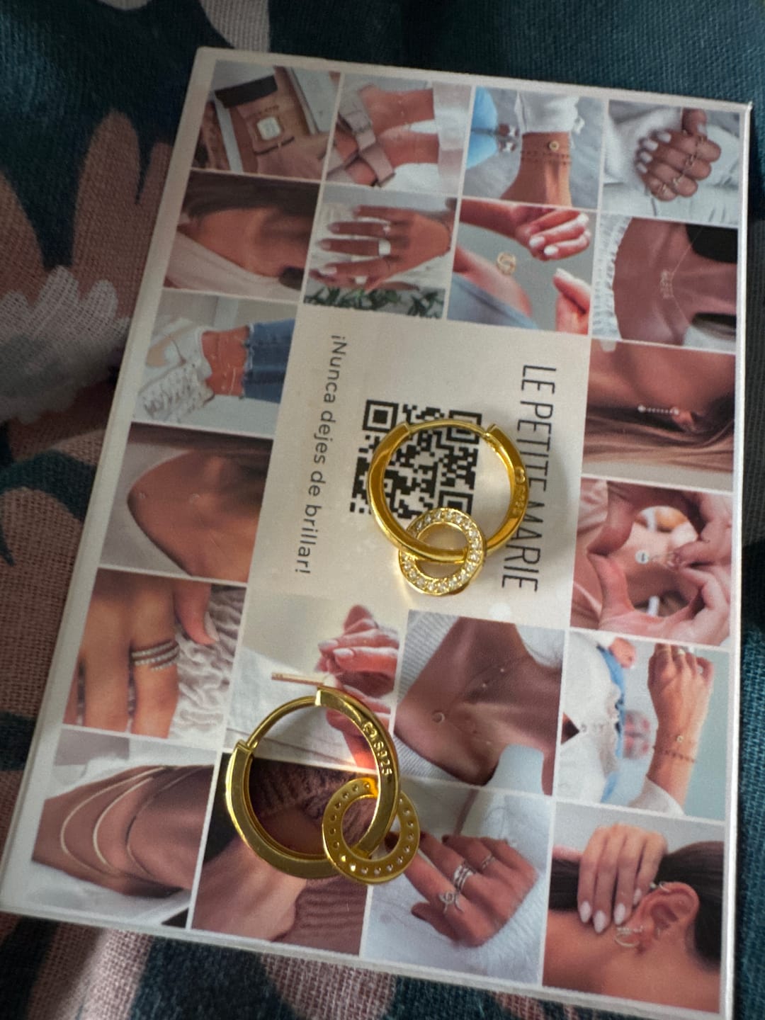 Customer photo review of Pendientes Aros Enlazados