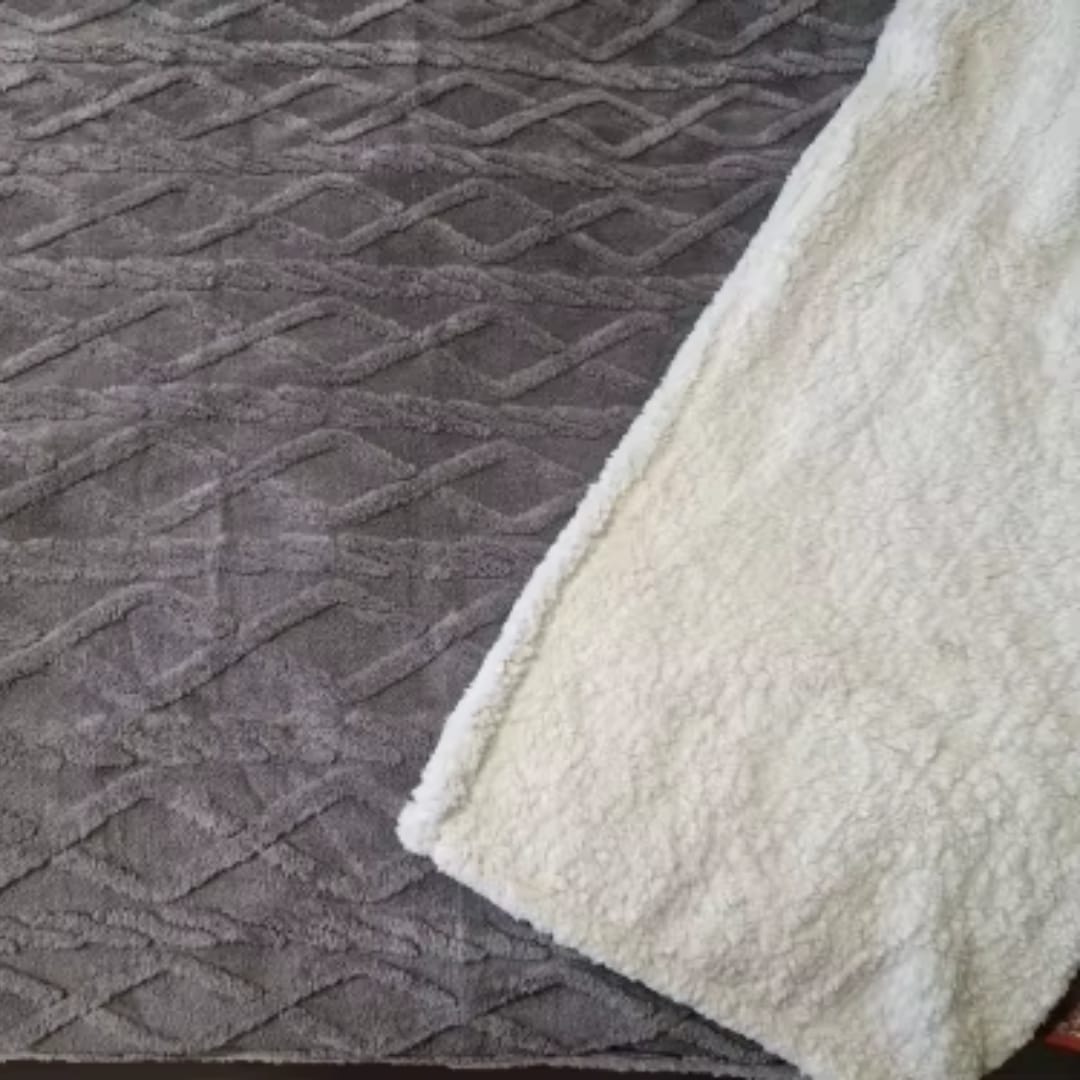 Customer photo review of Dicke Winter Lammwoll-Decke - WarmWool