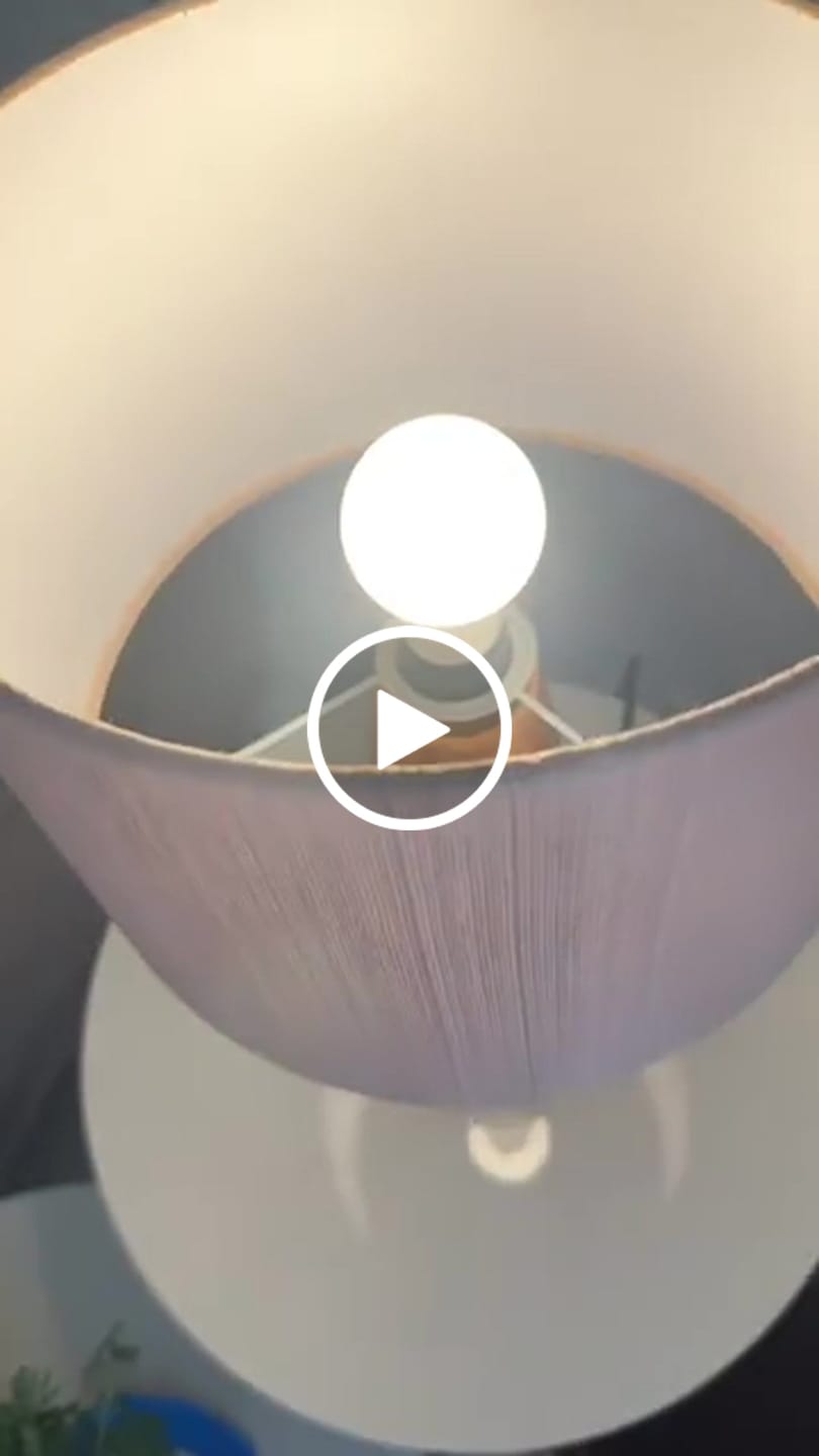 Customer video review of Abajur de Mesa Wooden Cúpula de Linho