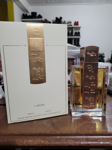 Reseña con foto de un cliente sobre Perfume Unisex Lattafa Angham 100ml Edp