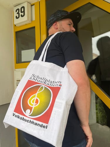 Customer photo review of BAUMWOLLTASCHE • SCHALLPLATTEN VOLKSBUCHHANDEL
