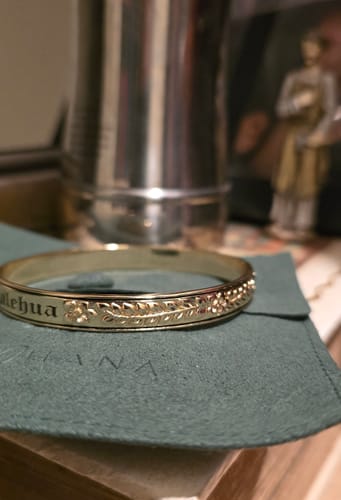 Customer photo review of 8mm Kamea Heirloom Enamel Border Bangle