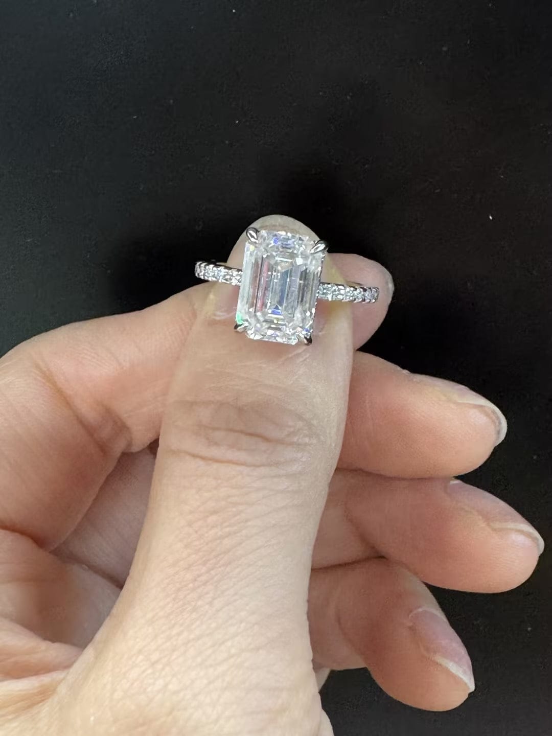 Customer photo review of Rodiffy Moissanite 3.5 Ct Emerald Cut Engagement Ring For Women