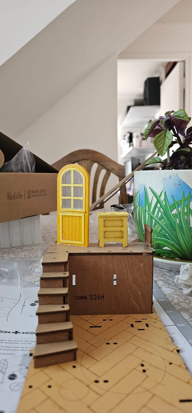 Customer photo review of Rolife Booknook & Wonderland - Separador de Libros Garden House