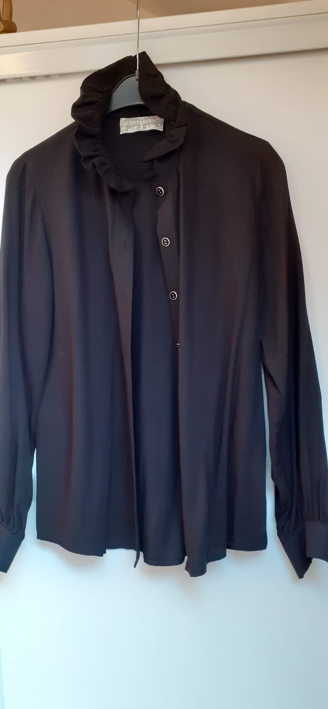 Customer photo review of Blouse Marthe -  sergé de viscose noir