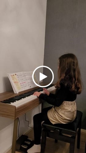 Customer video review of Donner DDP-80 Digital-Piano für Zuhause 88 gewichtete Tasten & Stilvolles Holzdesign mit 3 Pedale