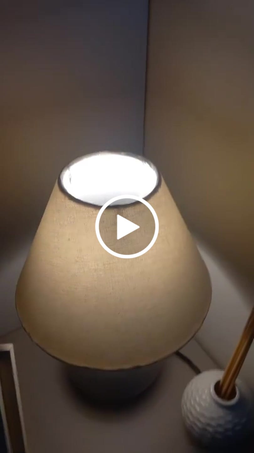 Customer video review of Abajur de Mesa em Cerâmica com Cúpula de Linho