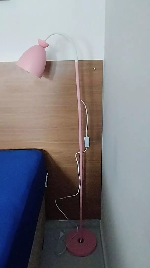 Customer photo review of Luminária de Chão Articulada com Pedestal 360°