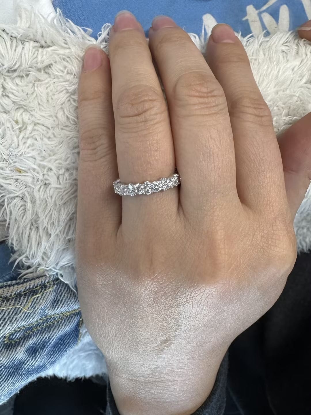 Customer photo review of S925 Moissanite 2.5 Ct Round Cut Full White/Green Stone Wedding Band for Women