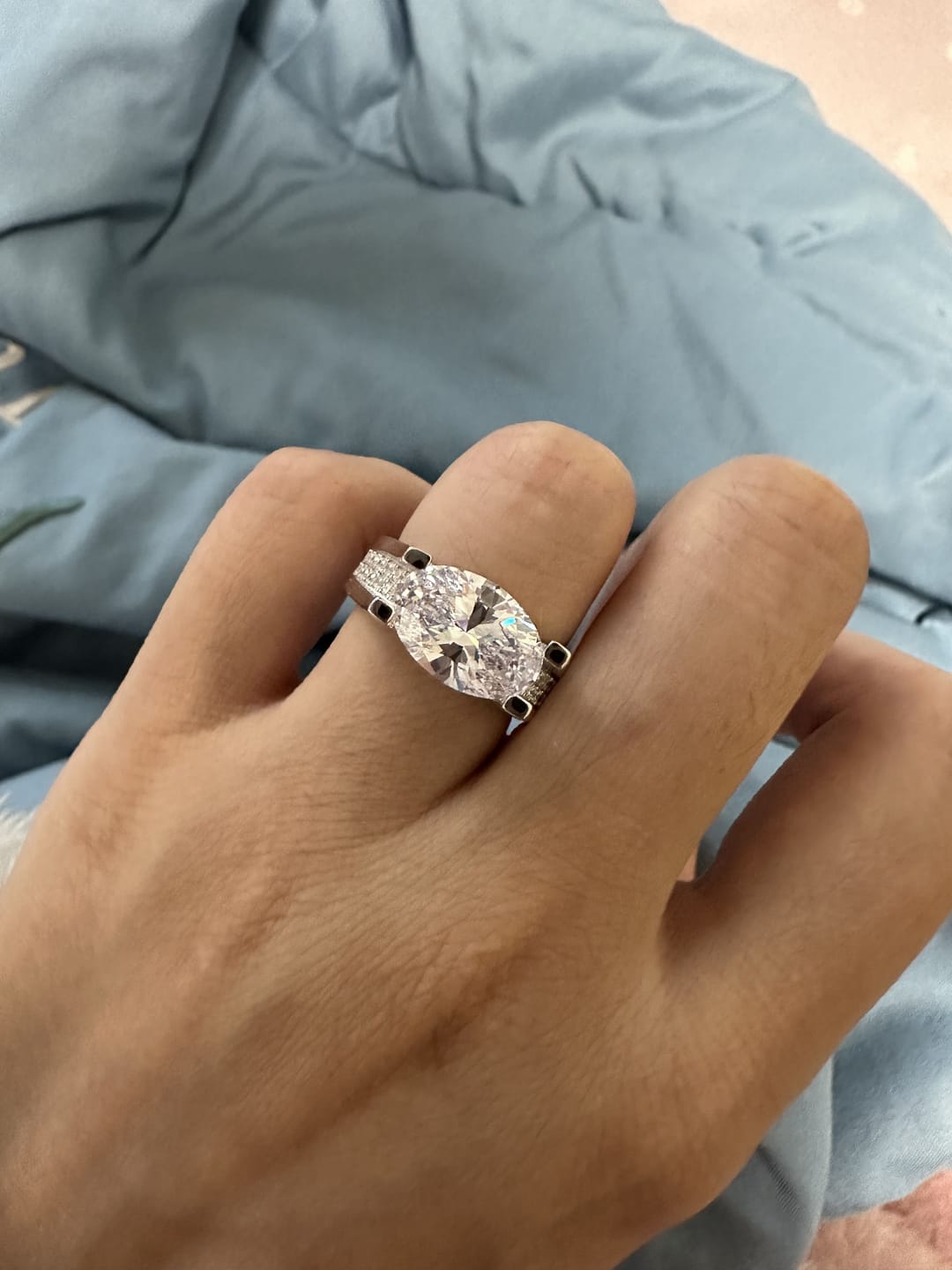 Customer photo review of Solarii New Arrived 5.0ct Oval Cut Engagement Ring