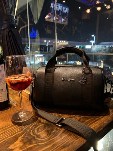 Customer photo review of Crossbody Morelos • Negro Flotter