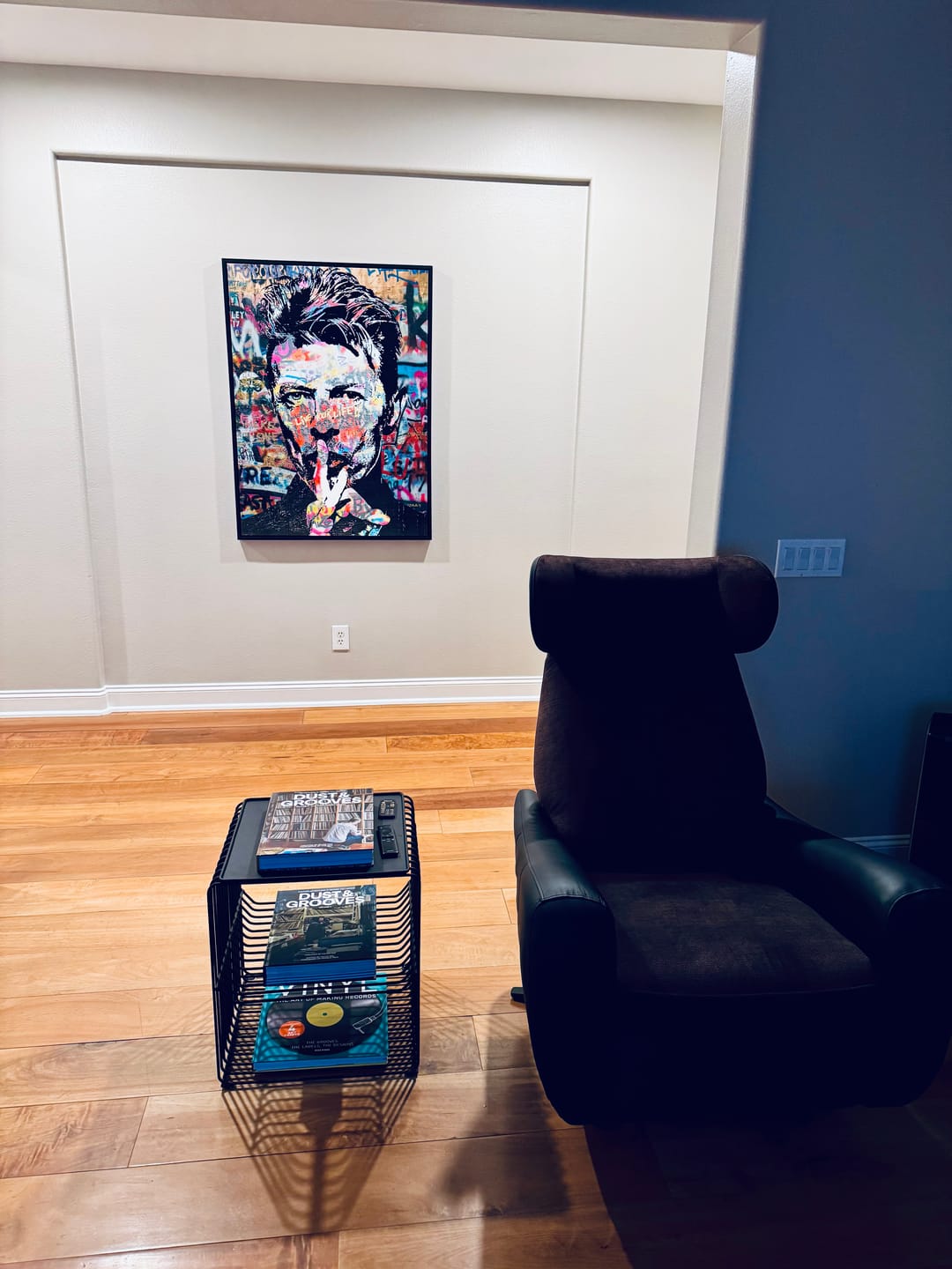 Customer photo review of SwanSing Swivel Power Zero Gravity Recliner Chair
