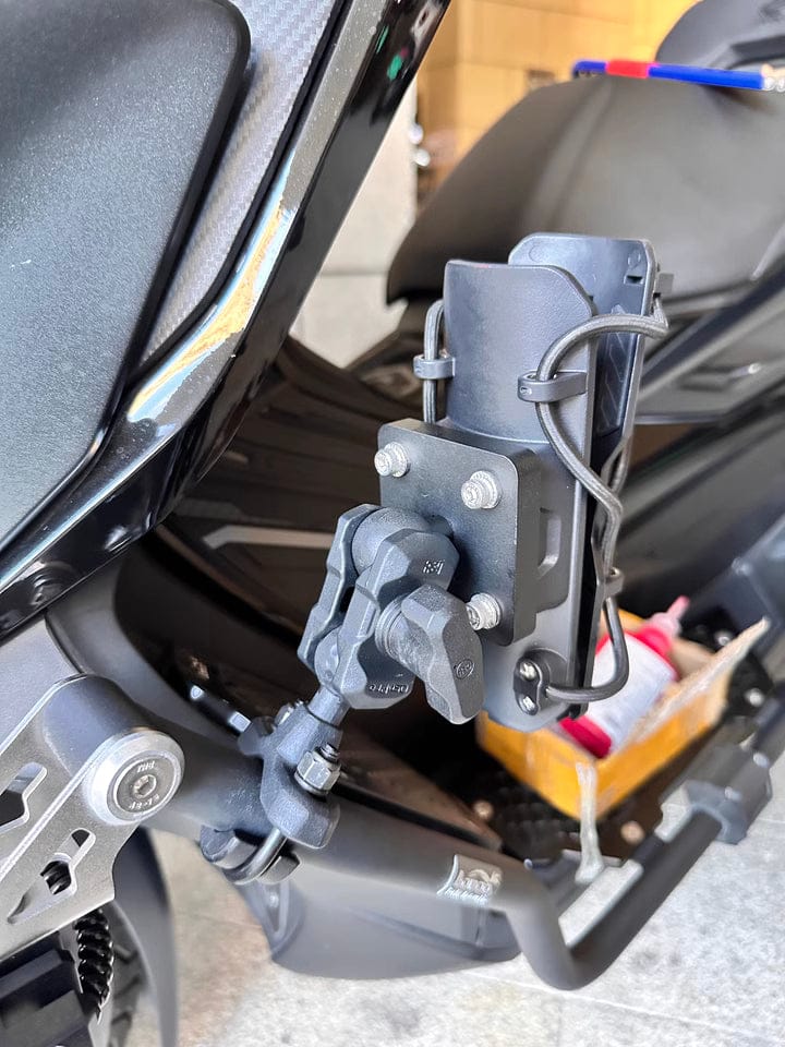 Customer photo review of LOBOO Quick-Adjust Motorcycle Drink Holder | Fits 25mm Crash Bars & Panniers (For Bottles or Fire Extinguisher)