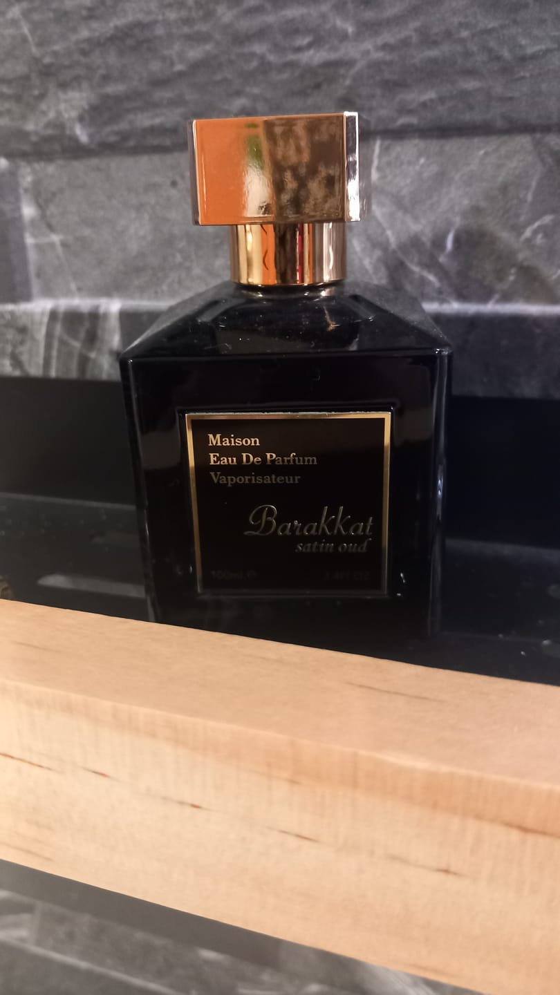 Customer photo review of Eau de Parfum Barakkat Satin Oud - Fragrance World 100 ML
