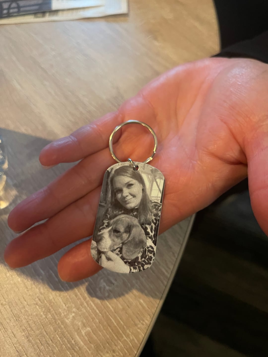Customer photo review of Le bonheur, c'est... - Porte-clés Dog Tag personnalisé