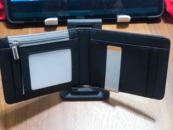 Customer photo review of Carbon Fiber Card Holder RFID Slim Wallet — Black | KIMLUD
