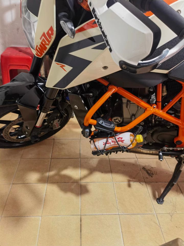 Customer photo review of LOBOO Quick-Adjust Motorcycle Drink Holder | Fits 25mm Crash Bars & Panniers (For Bottles or Fire Extinguisher)
