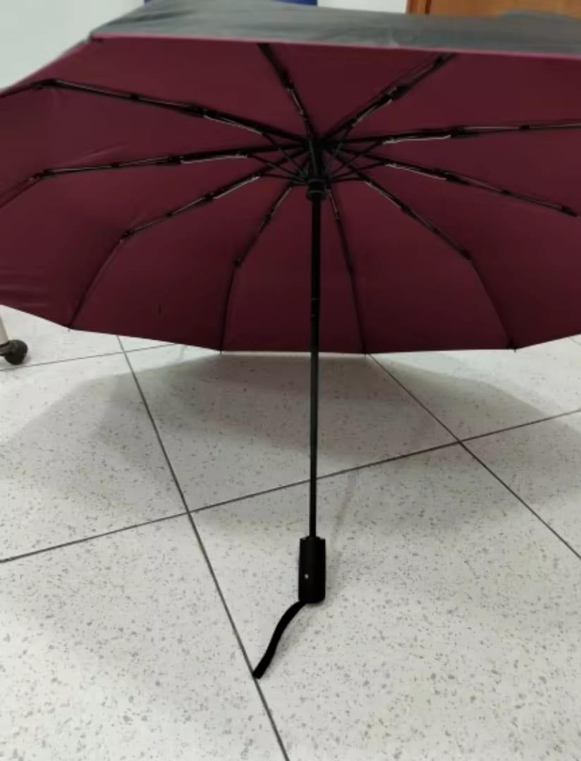 Customer photo review of Winddichter Sturmschirm | Der Regenschirm, der jedem Sturm standhält