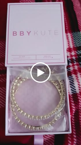 Customer video review of Kute Eternity Hoops