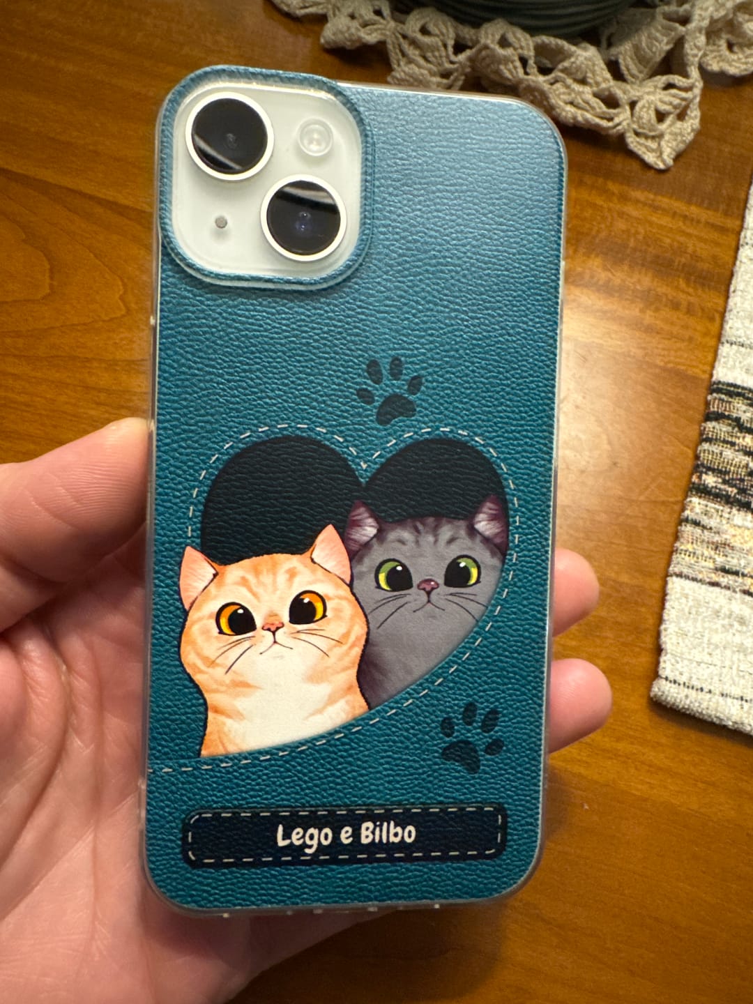 Customer photo review of Gatto con cuore aspetto similpelle - Custodia per il telefono personalizzata