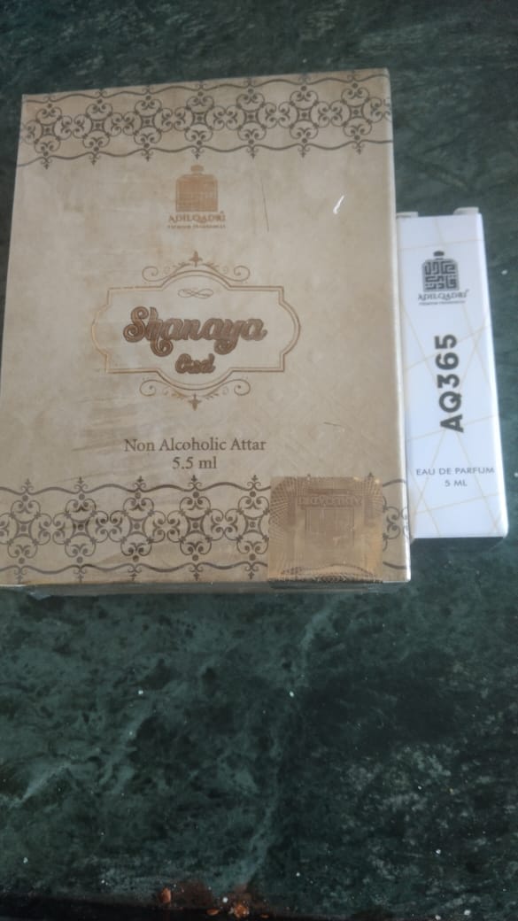 Customer photo review of Shanaya Oud Luxury Attar Perfume