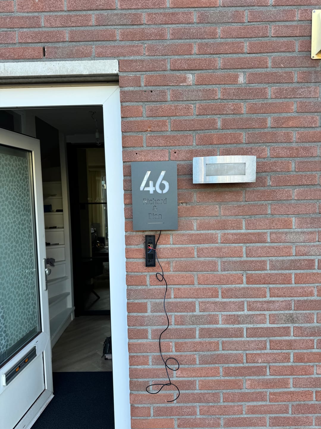 Customer photo review of Numero civico e testo luminoso modello Lux Vertical