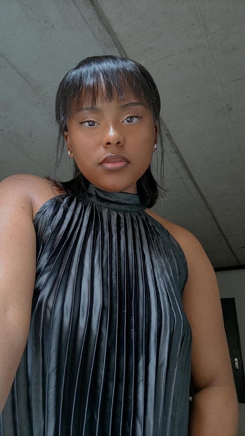Customer photo review of Fringes : 12a Peruvian Fringe Bob Wig