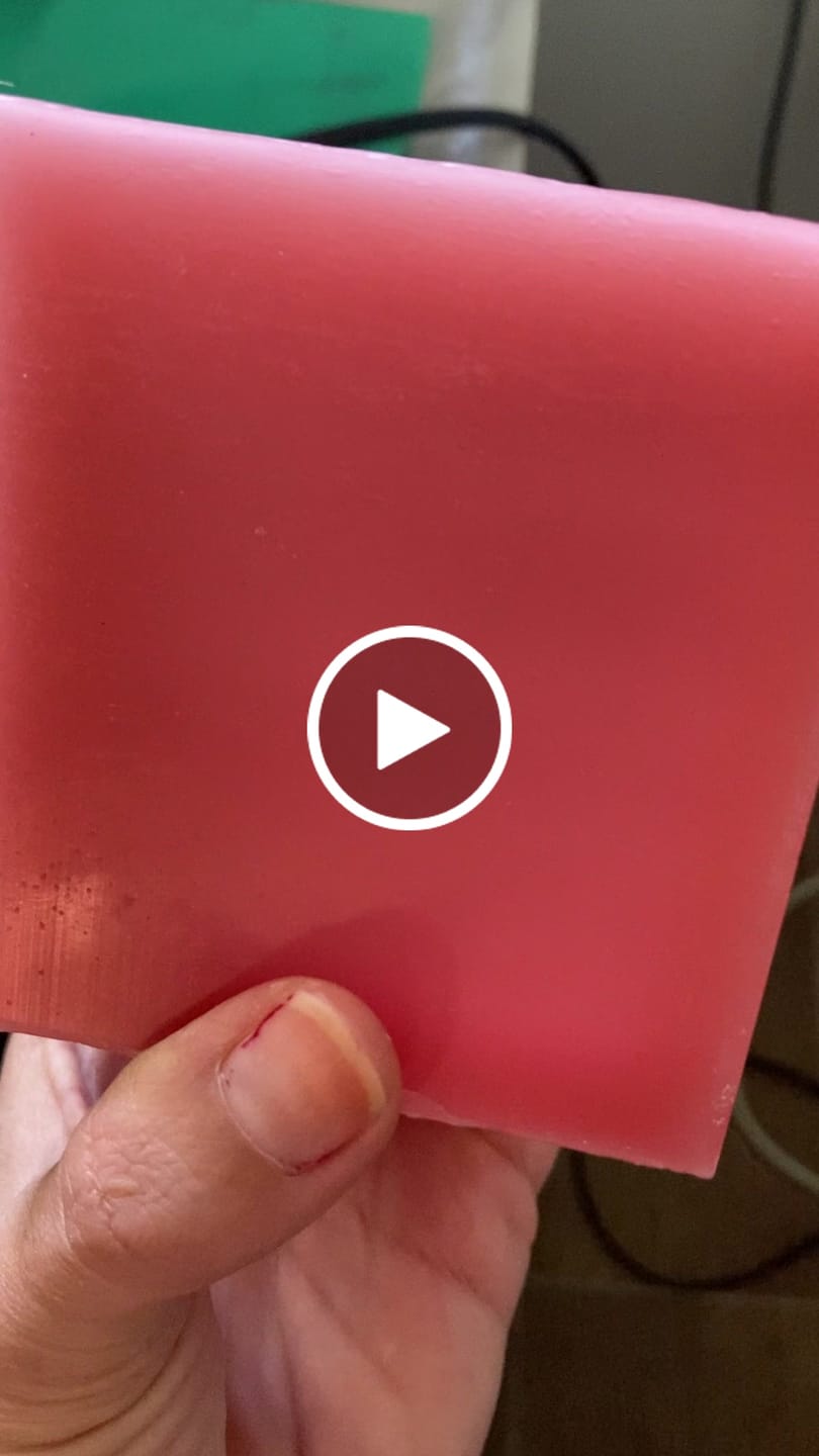 Customer video review of Colorante líquido para velas ROJO PRIMARIO