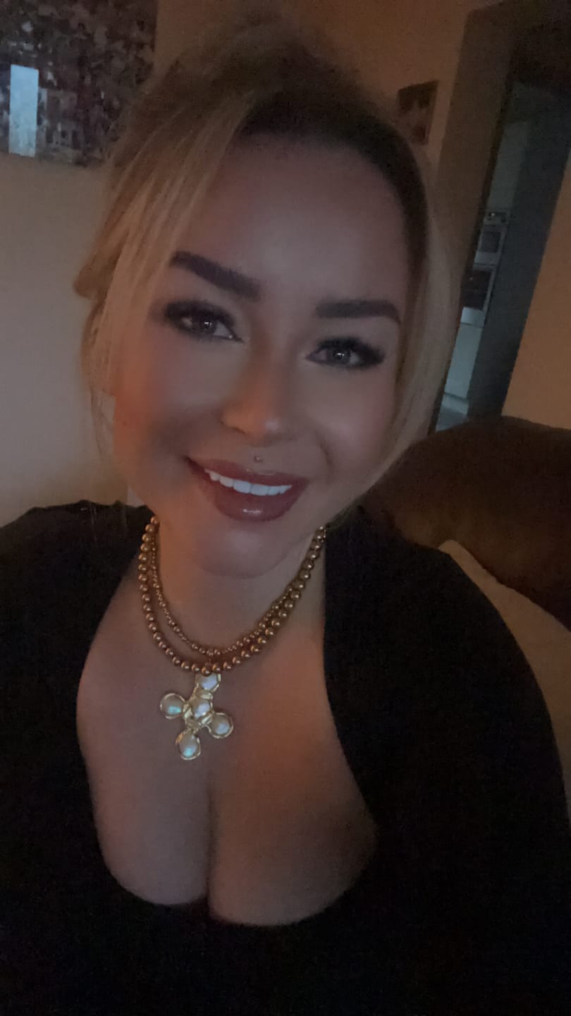 Customer photo review of Sorelle Necklace