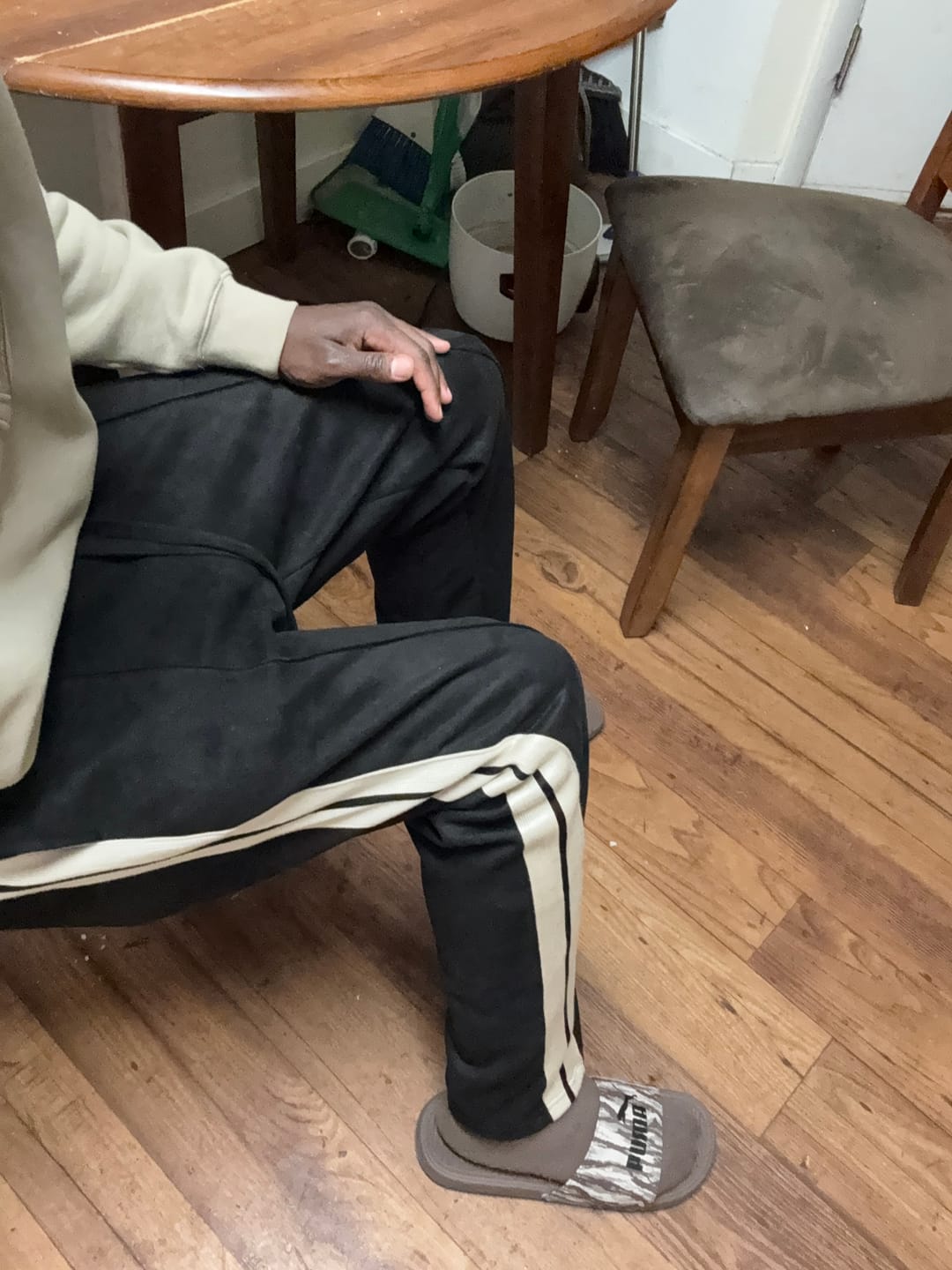 Customer photo review of Sutorai Loose Pants