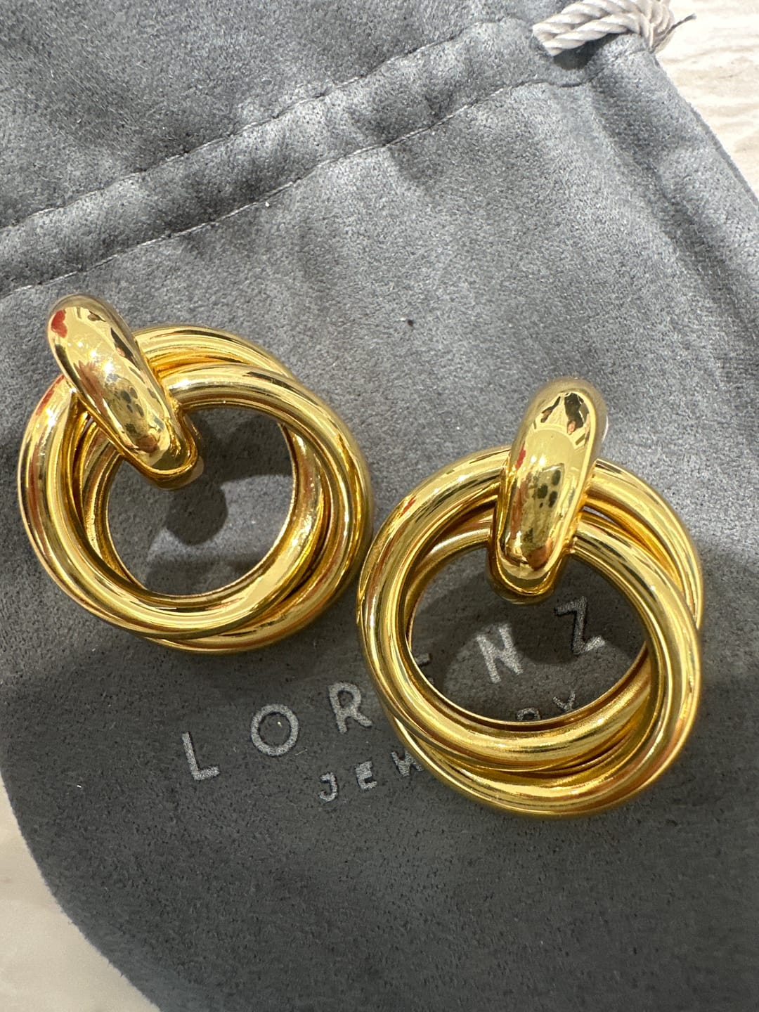 Customer photo review of Par Arete Circulo Enlazado