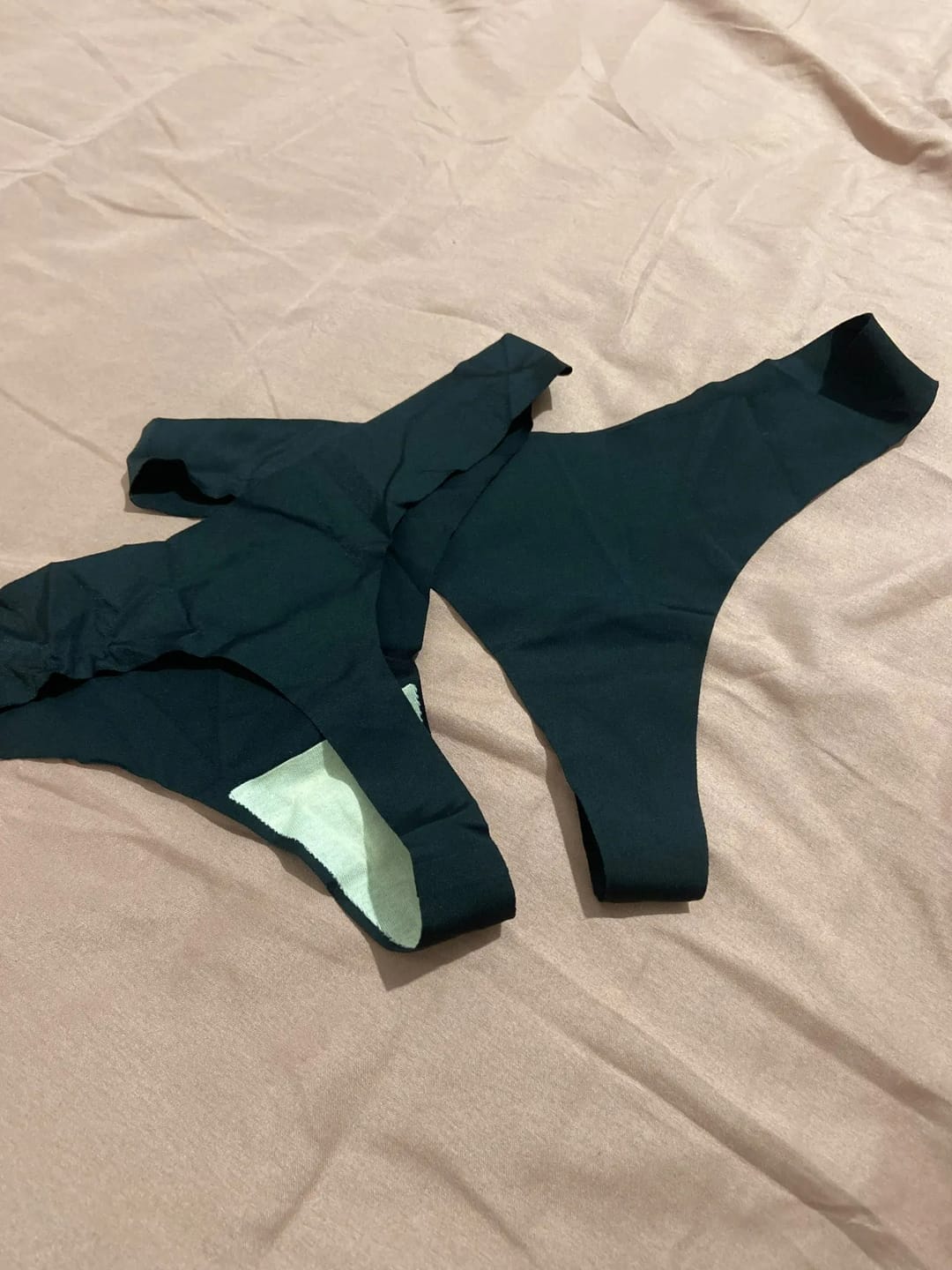 Customer photo review of NUBELLE - Nahtloser Basic Tanga 3er Set