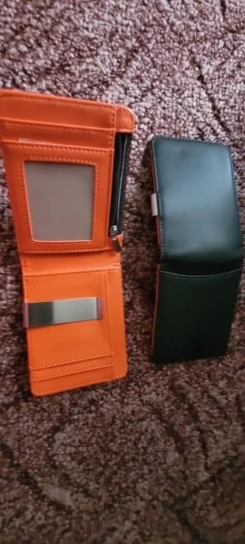 Customer photo review of Carbon Fiber Card Holder RFID Slim Wallet — Black | KIMLUD