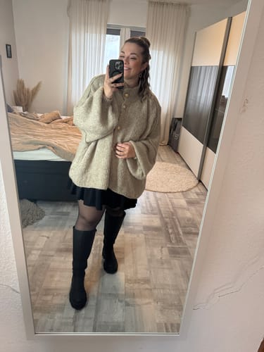 Customer photo review of Danielle Strickjacke - Taupe
