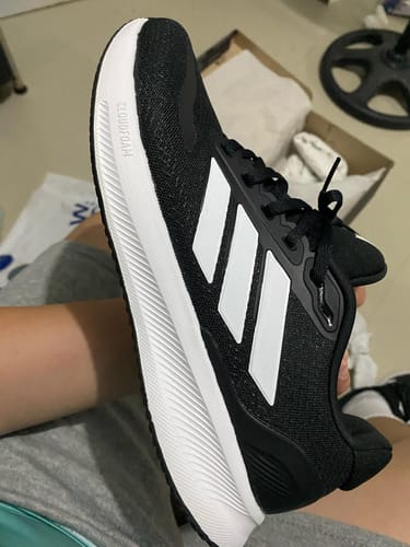 Customer photo review of adidas Men's Runfalcon 5 Running Shoes
