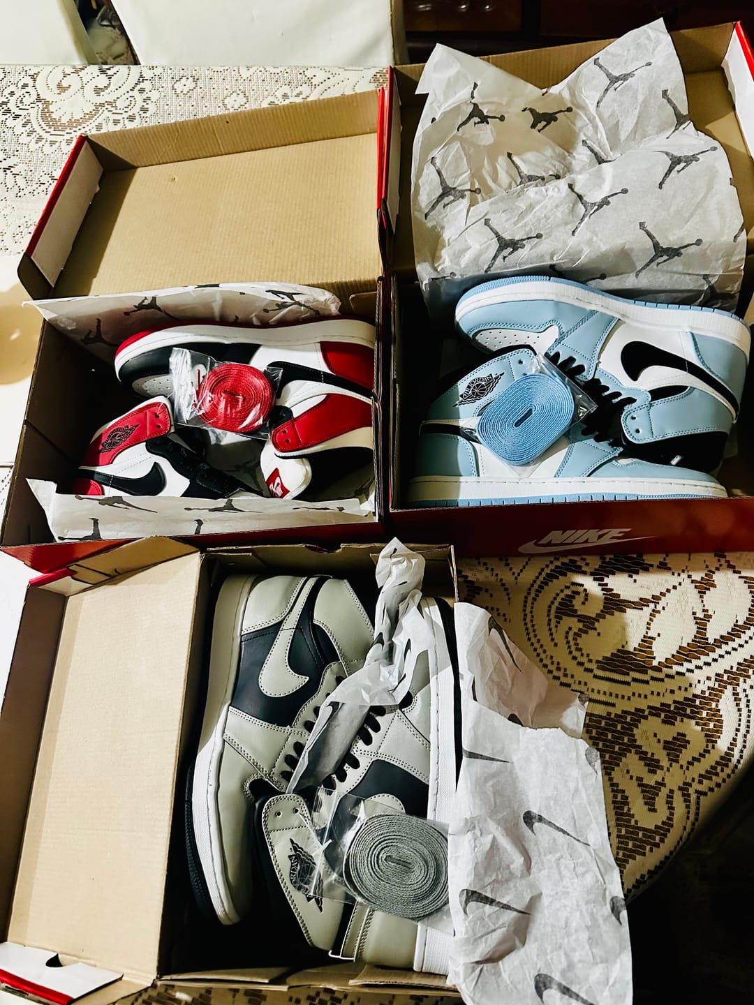 Customer photo review of Tenis Retro 1 Gris Negro